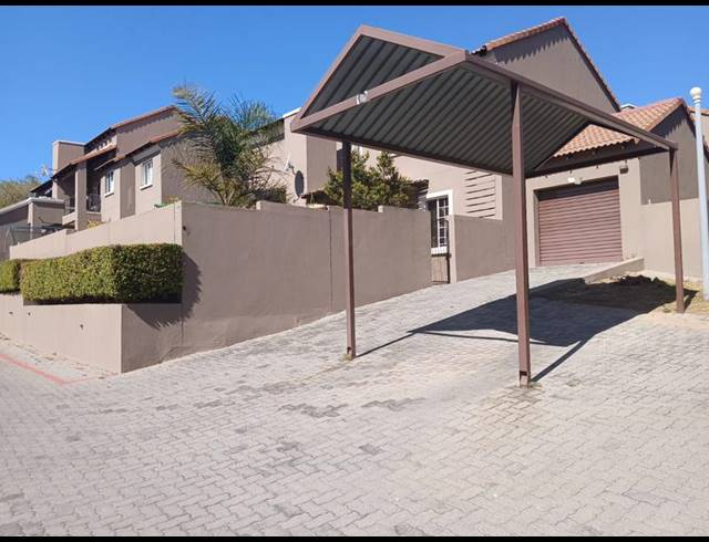2 BEDROOM TOWNHOUSE FOR SALE IN HALFWAY GARDENS